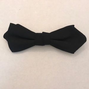 Clip on bow tie